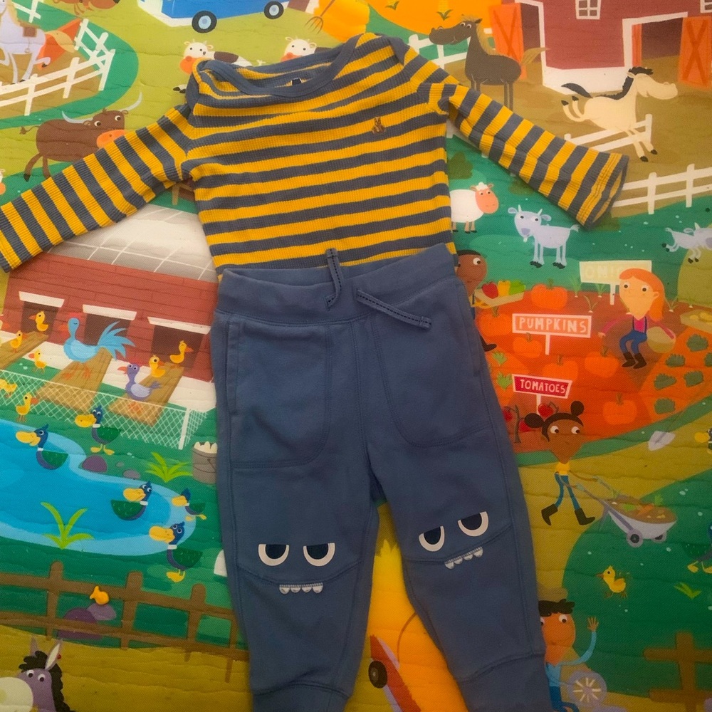 Gap outfit with reinforced monster knee joggers